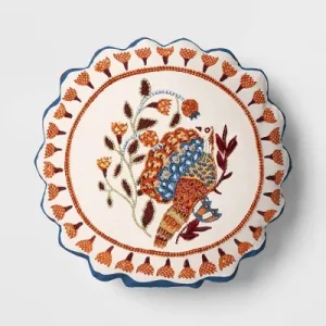 Cojín Decorativo Redondo de Pavo con Bordado Floral Threshold™ – 16" Blanco con Bordes Festoneados